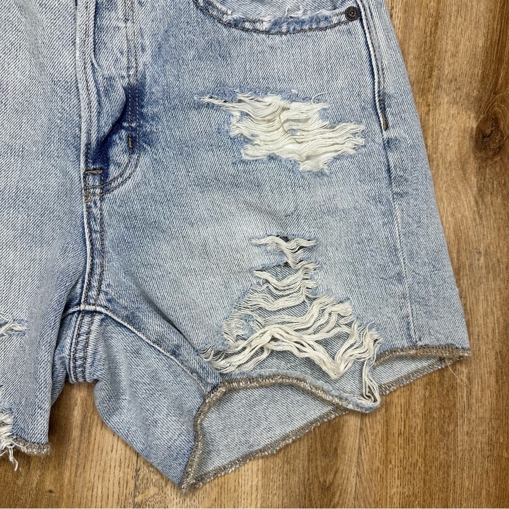 American Eagle Distressed Light Wash Hi-Rise Boyfriend Shorts Size 2 - Picture 5 of 14